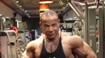 كيف تفوق الشحات مبروك على نفسه في أحدث أعماله بين العضلات والمشاعر؟